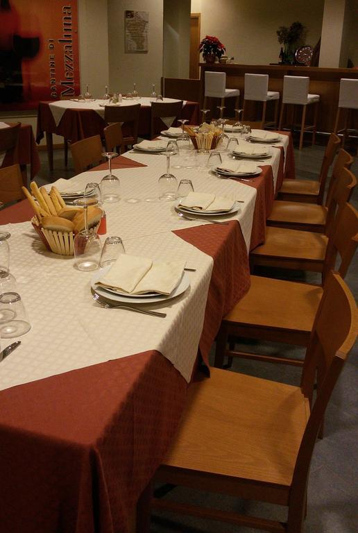Agriturismo Mezzaluna Hotel Montalto Pavese Bagian luar foto